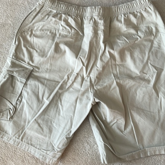 Nike men’s 100% cotton cargo style shorts. Excellent condition. - Picture 5 of 5